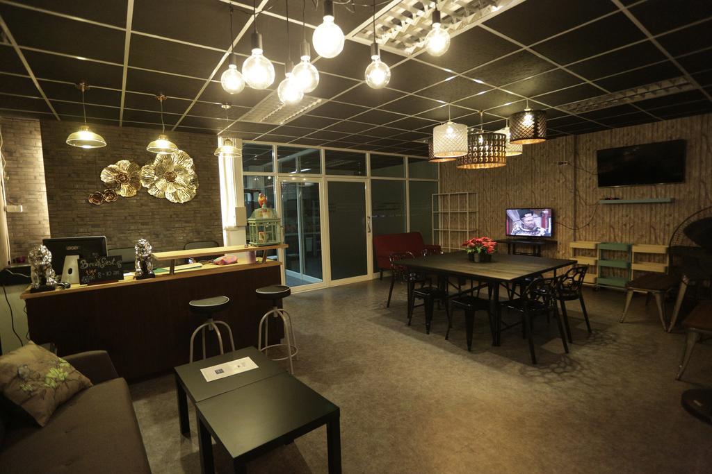 Tiger Lily Hostel Bangkok Zewnętrze zdjęcie